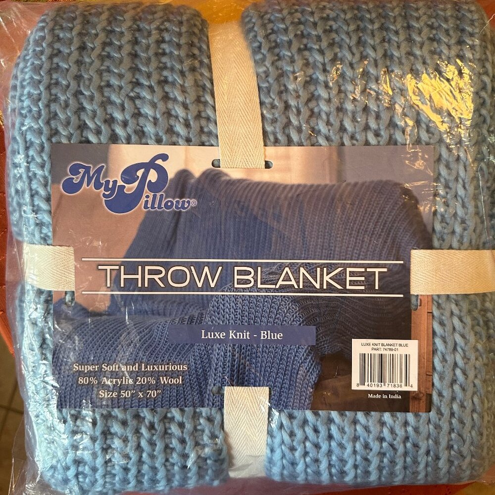 "MY PILLOW" Blue Luxe Knit Throw Blanket 50X70 size NEW